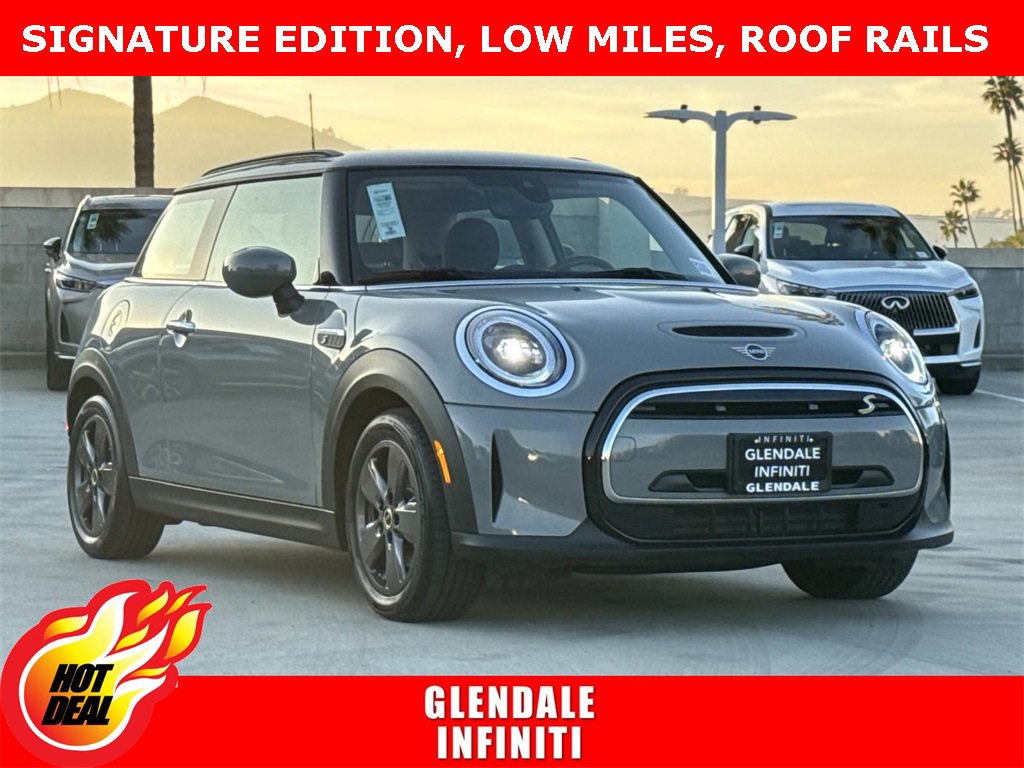 Used 2022 MINI Cooper SE image 1