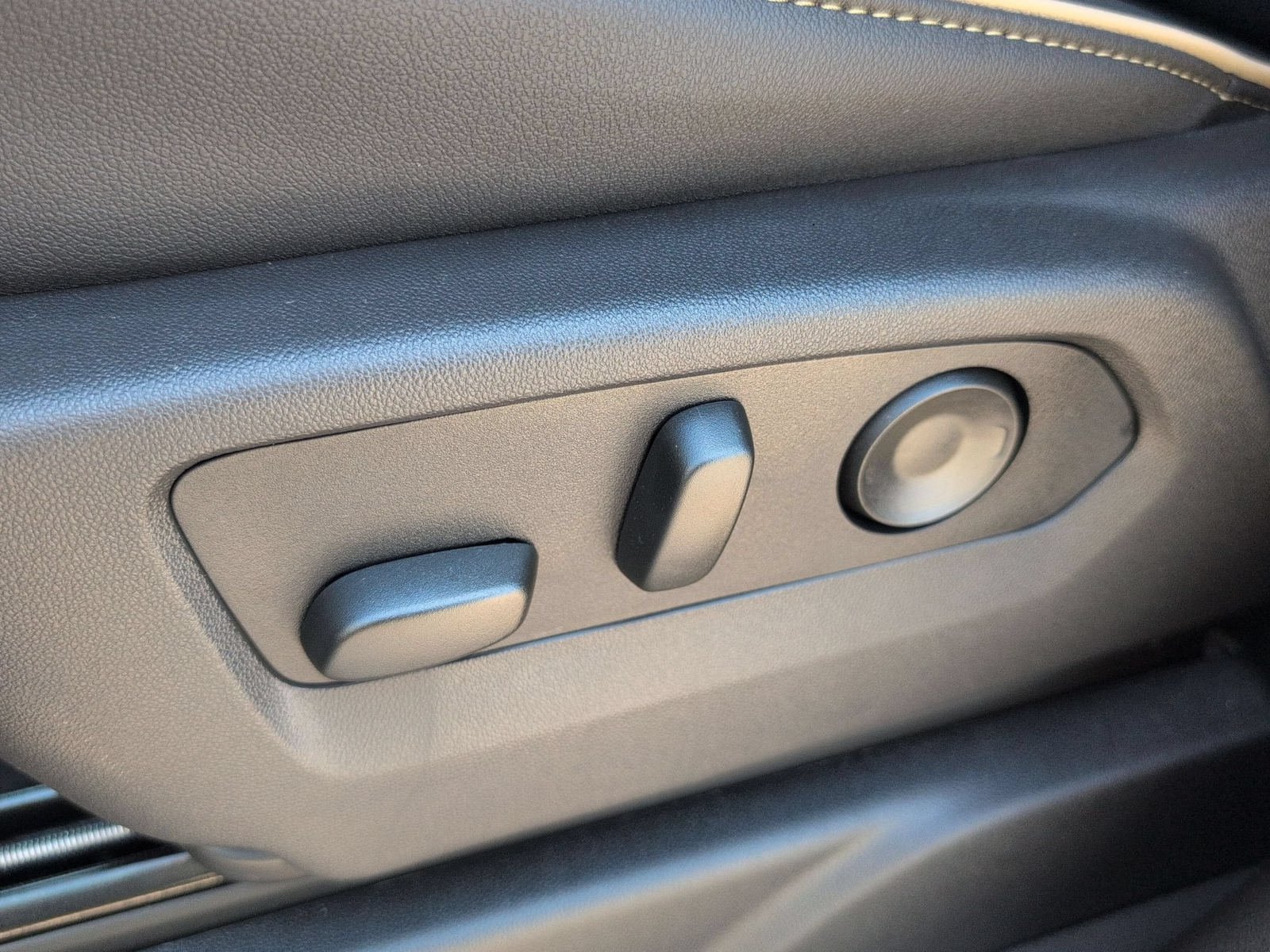 New 2026 GMC Yukon Elevation AWD/4WD image 25
