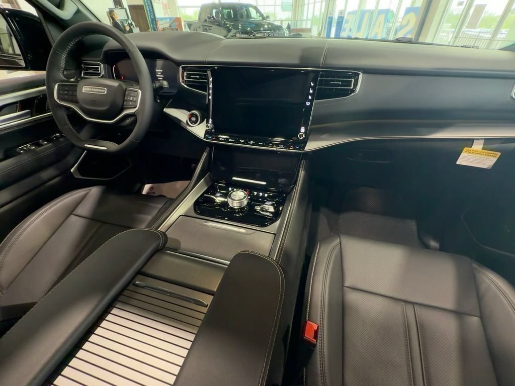 New 2026 Jeep Grand Wagoneer Limited AWD/4WD image 3
