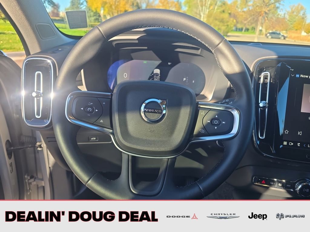 Used 2025 Volvo XC40 B5 Core AWD/4WD image 15