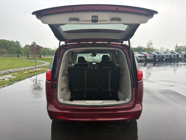 Used 2023 Chrysler Voyager LX FWD image 10