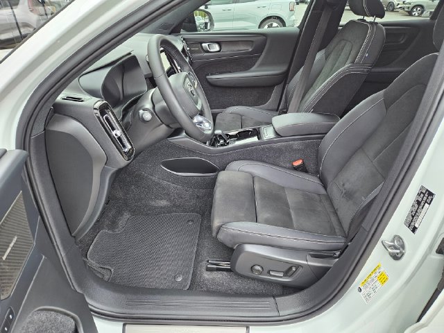 Certified 2023 Volvo C40 P8 Recharge Ultimate AWD/4WD image 17