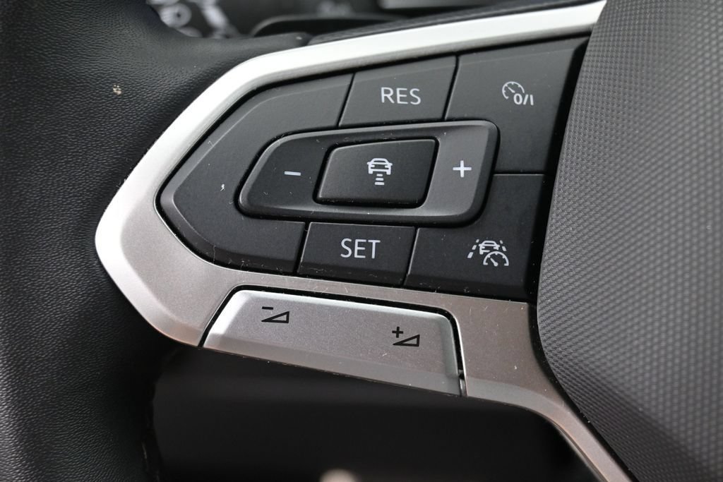 Used 2024 Volkswagen Atlas Peak Edition SE AWD/4WD image 16