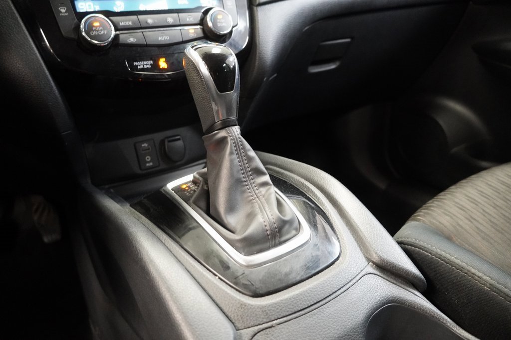 Used 2017 Nissan Rogue SV w/ Midnight Edition image 20