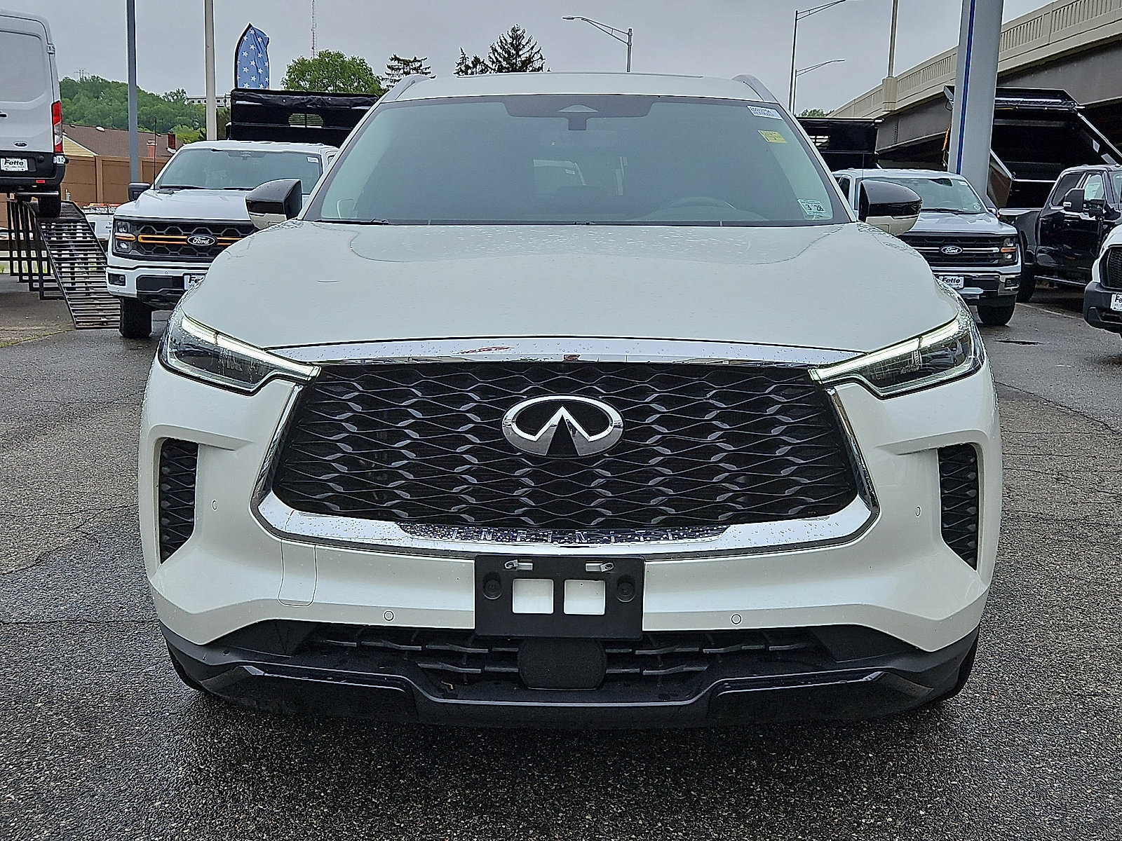 Certified 2023 INFINITI QX60 Luxe w/ Performance Audio Package image 2