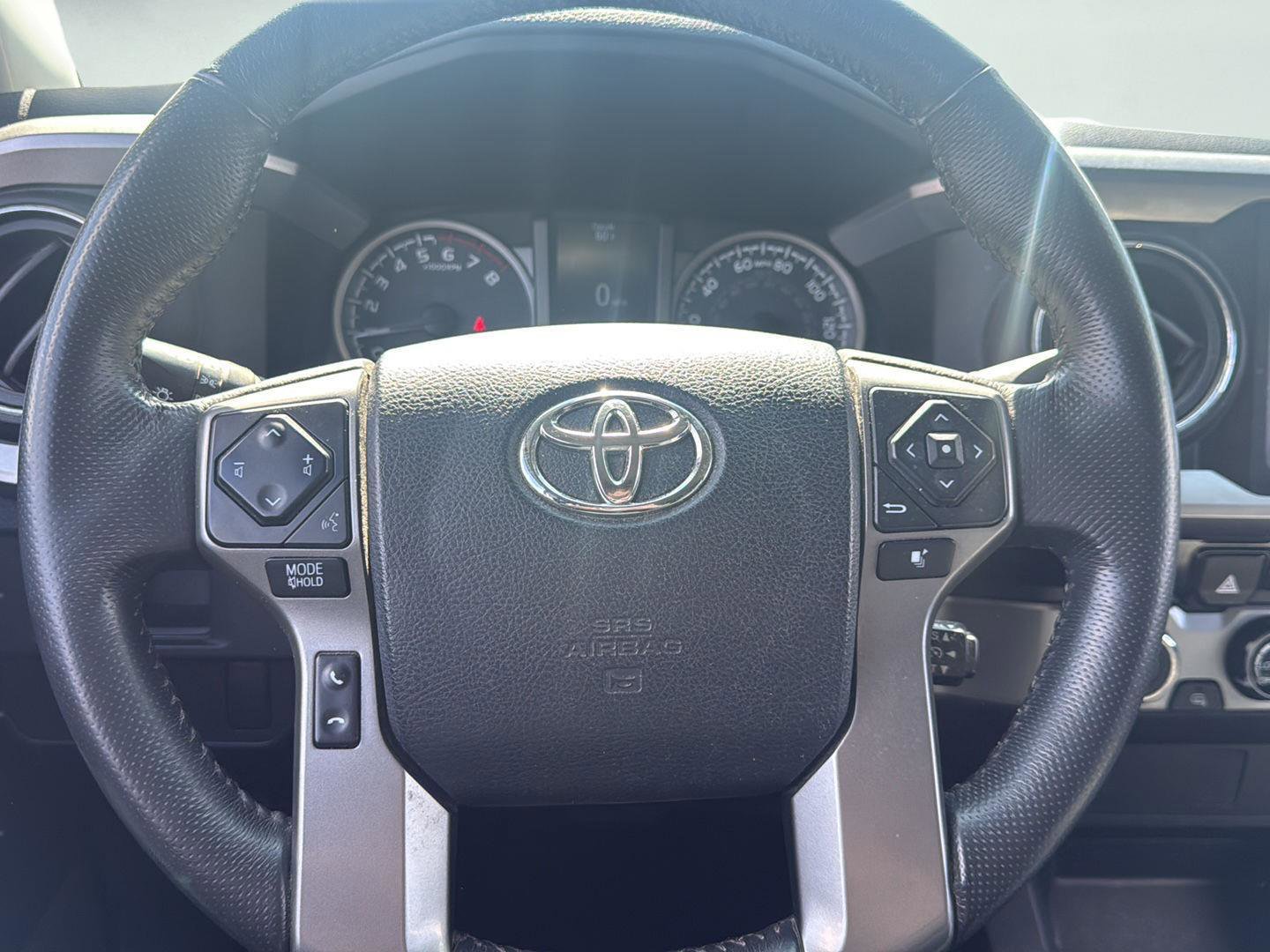 Used 2017 Toyota Tacoma SR5 w/ SR5 Appearance Package (SM) AWD/4WD image 14