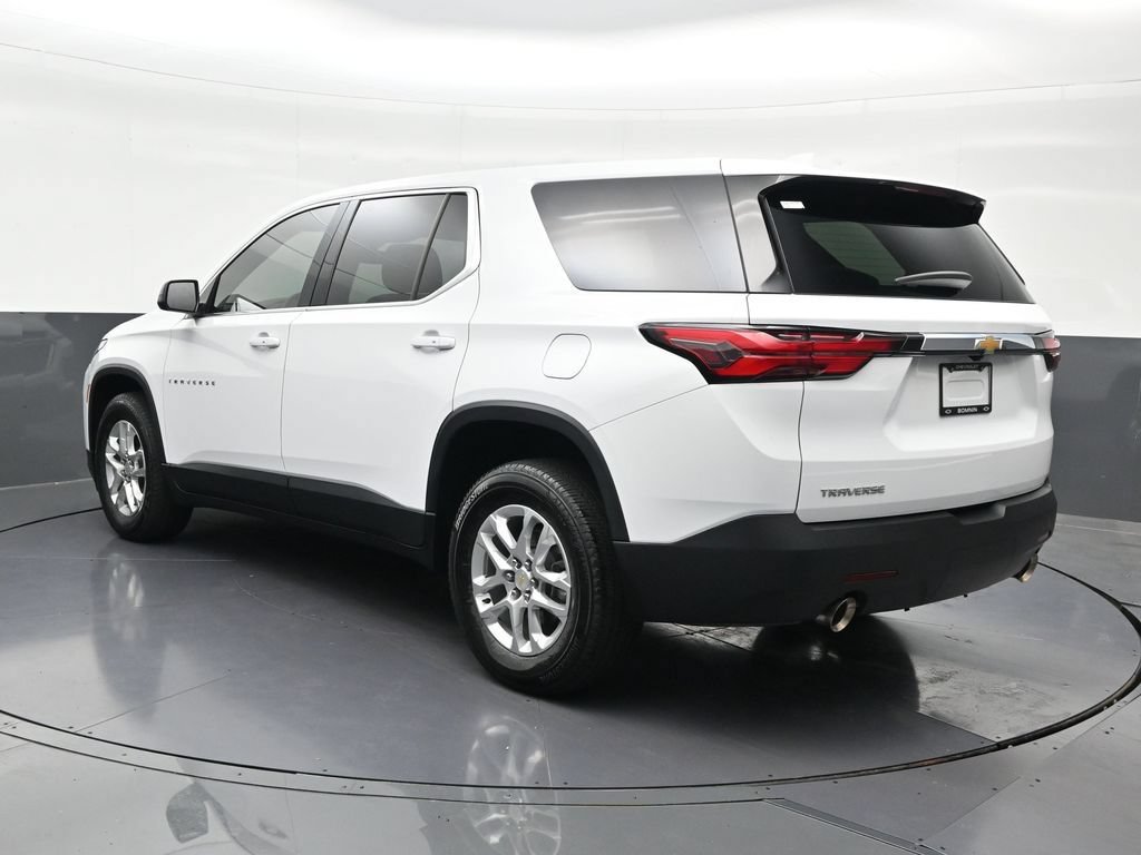 Used 2023 Chevrolet Traverse LS FWD image 3