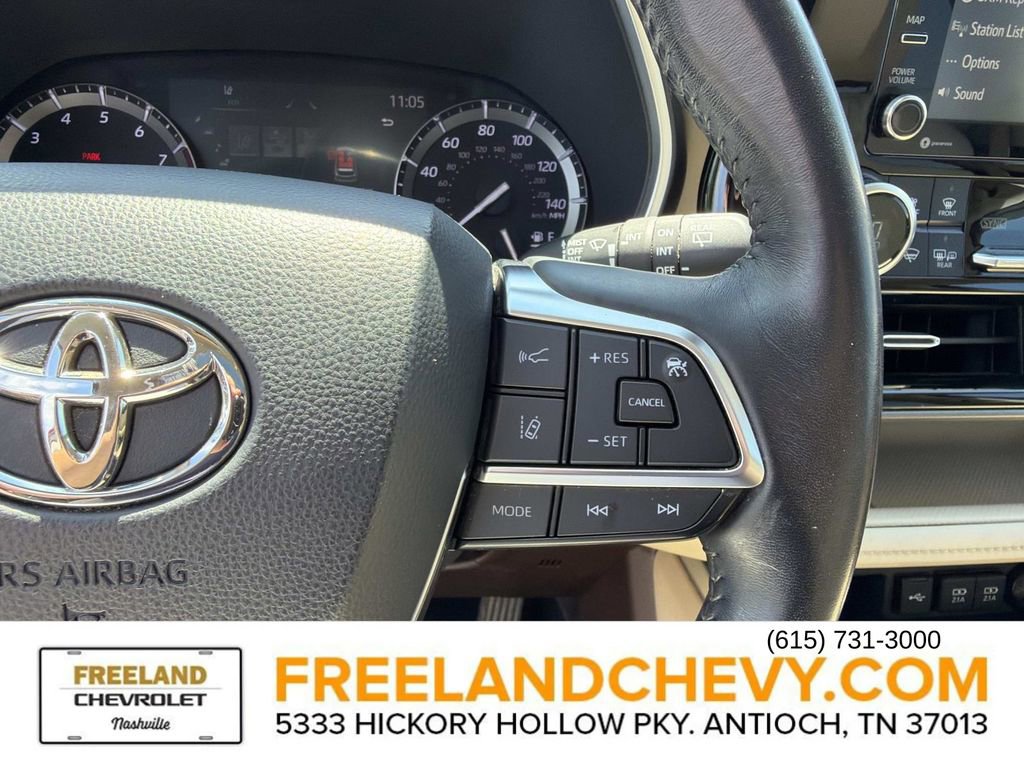 Used 2020 Toyota Highlander XLE FWD image 31