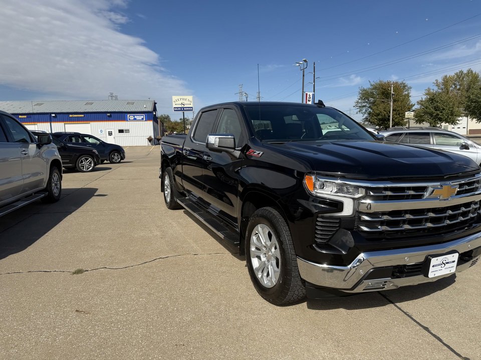 Used 2024 Chevrolet Silverado 1500 LTZ image 3