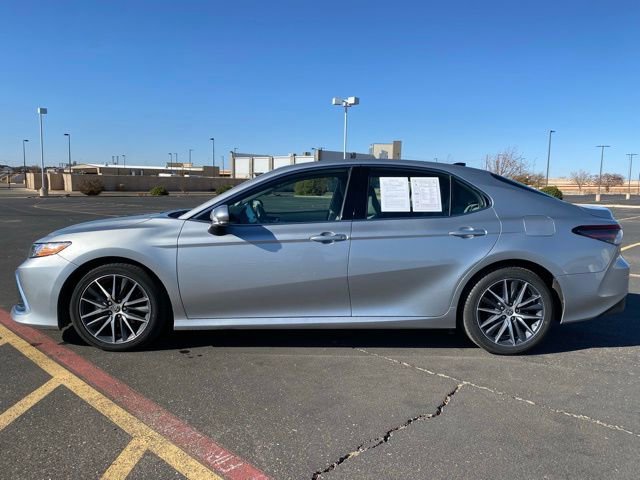 Used 2021 Toyota Camry XLE image 3