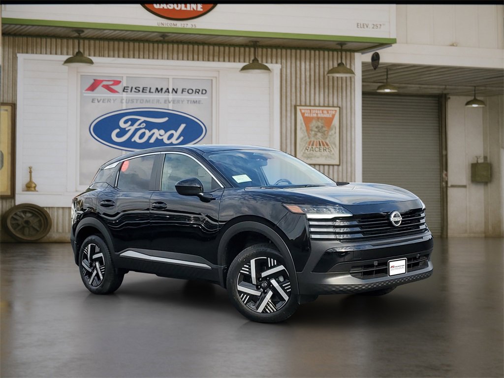 Used 2025 Nissan Kicks SV image 1