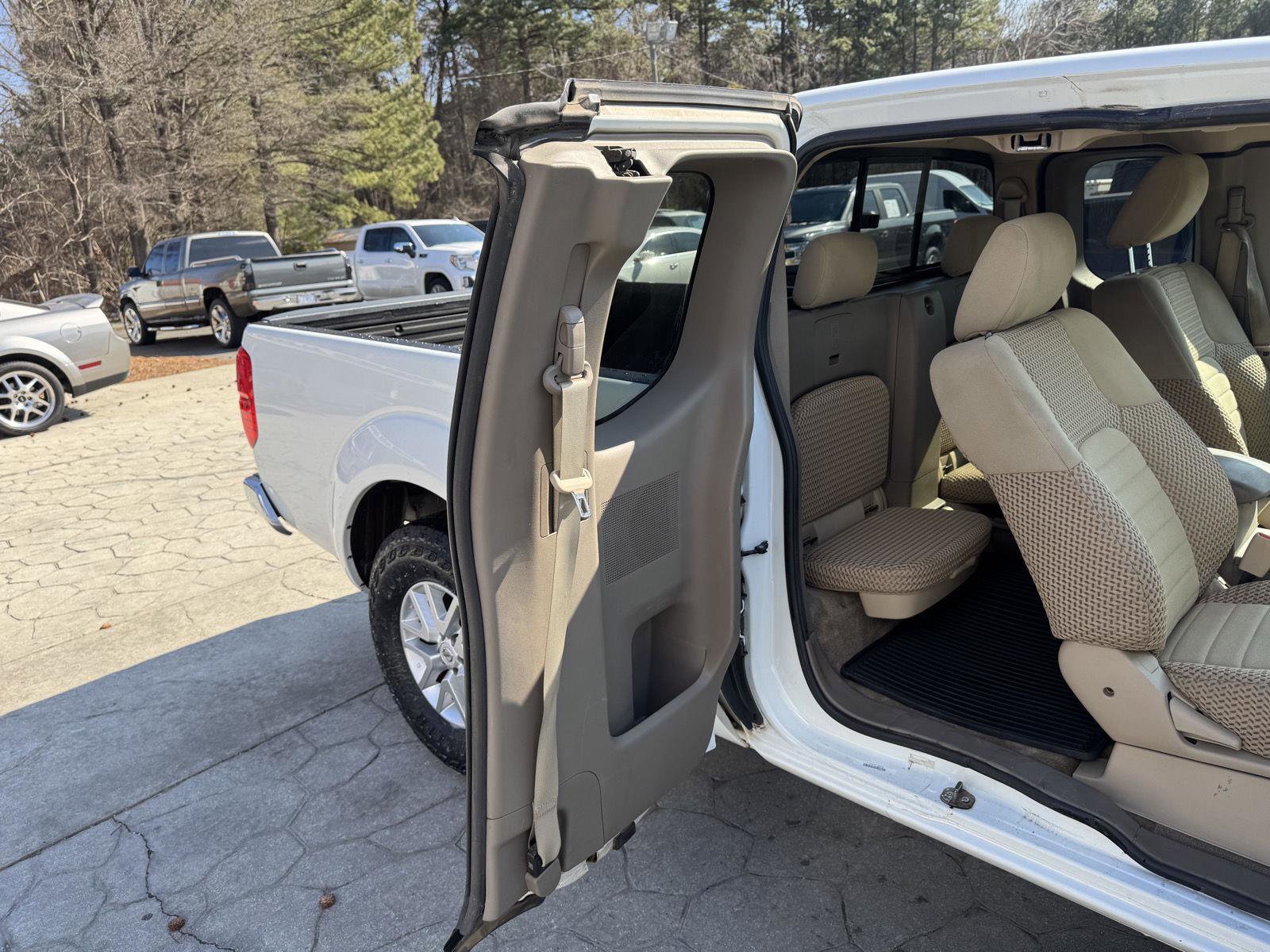 Used 2016 Nissan Frontier SV image 13