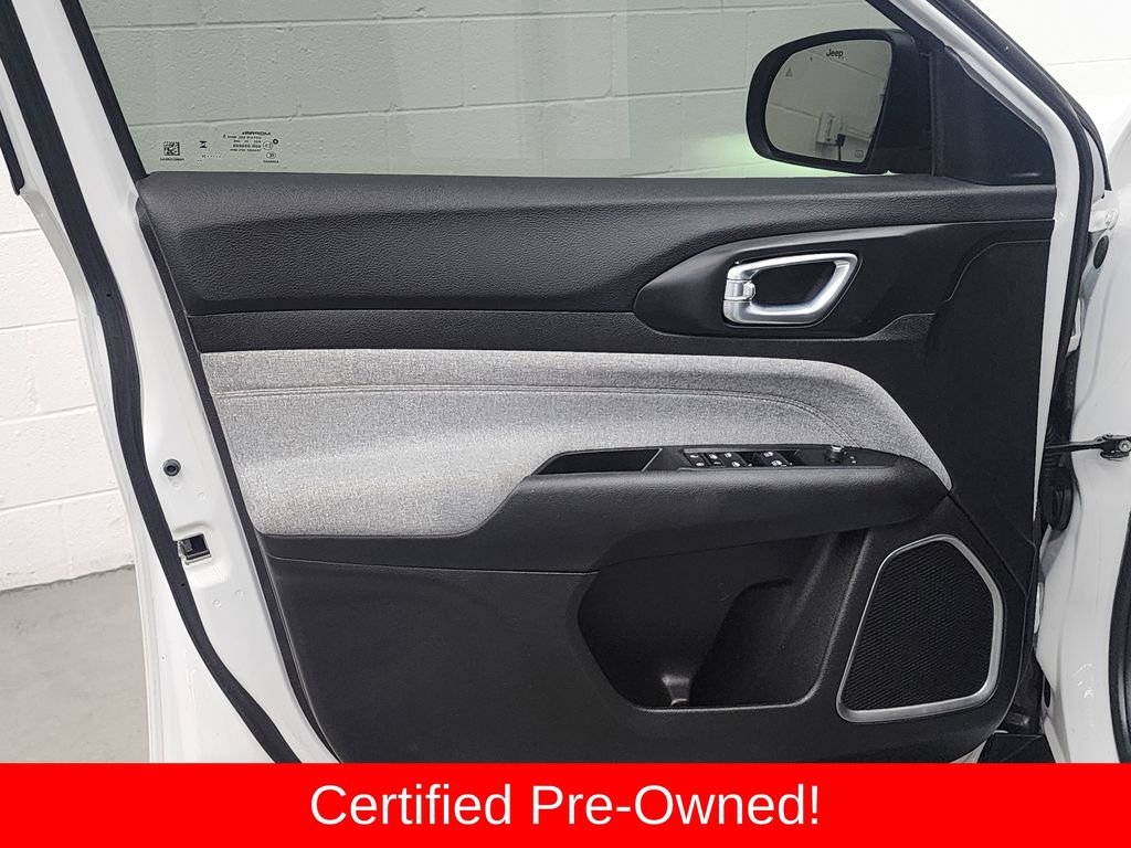 Used 2024 Jeep Compass Latitude image 9