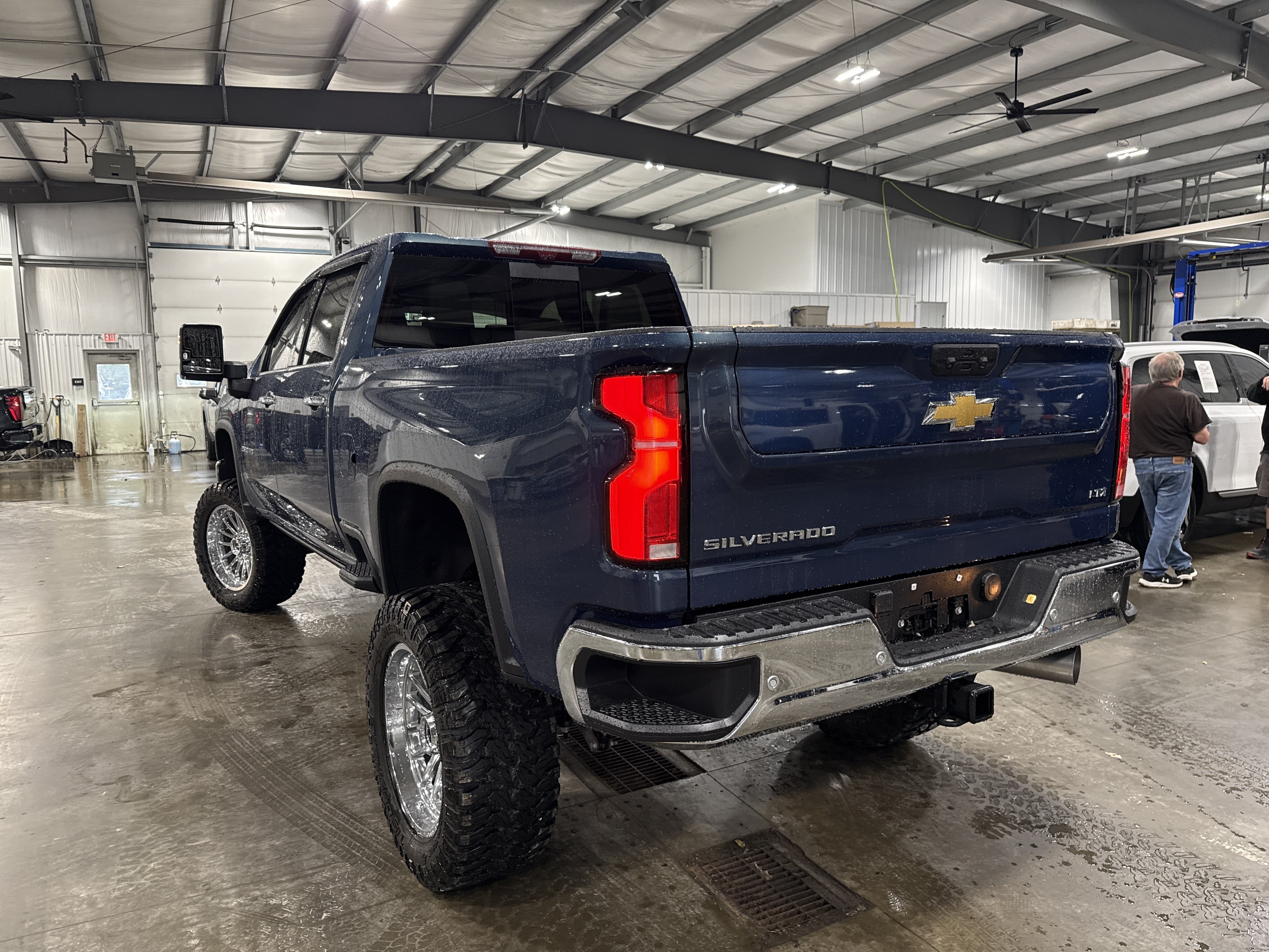 Used 2024 Chevrolet Silverado 2500 LTZ w/ LTZ Premium Package AWD/4WD image 3