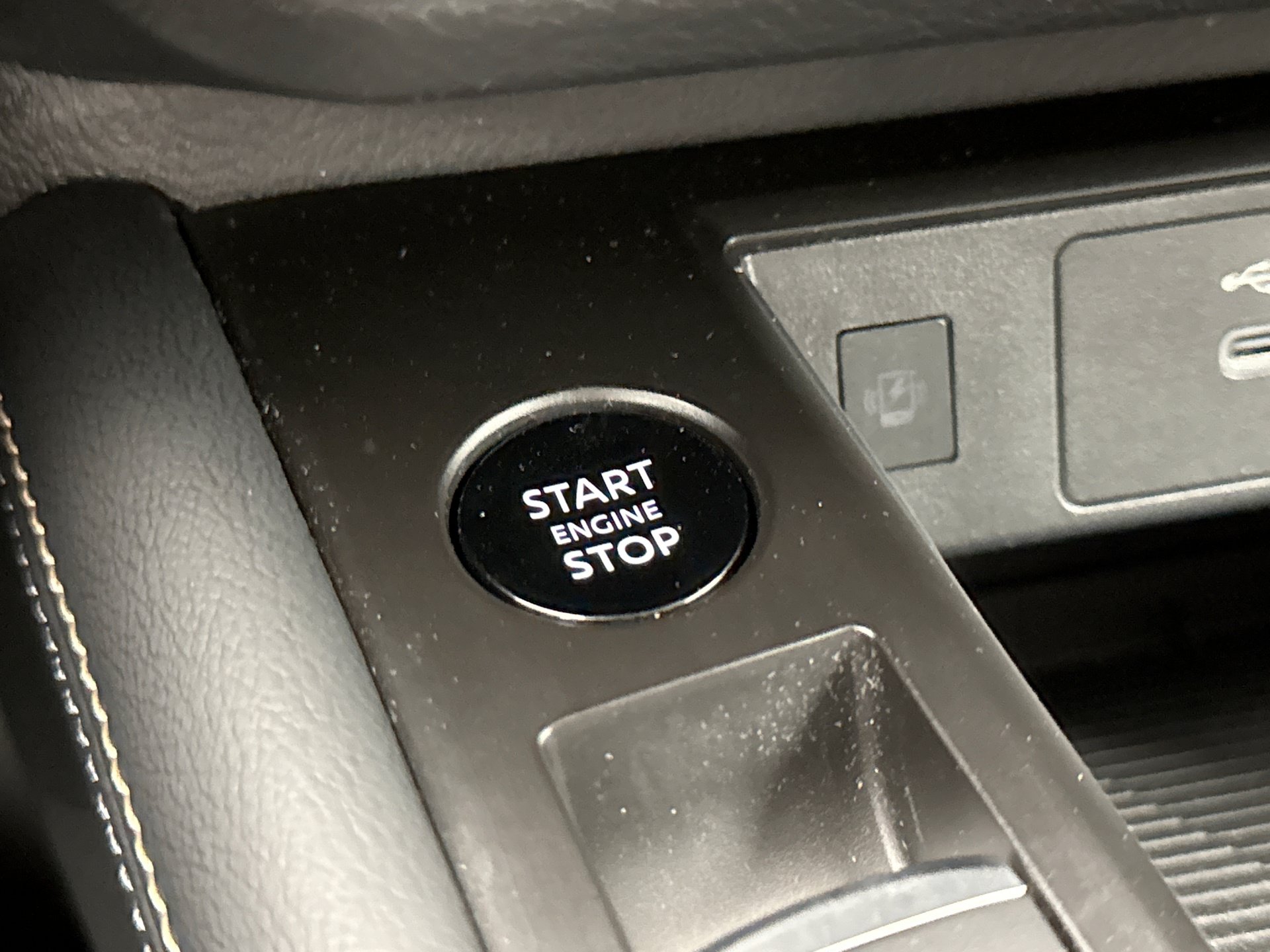 Used 2025 Nissan Kicks SV AWD/4WD image 19