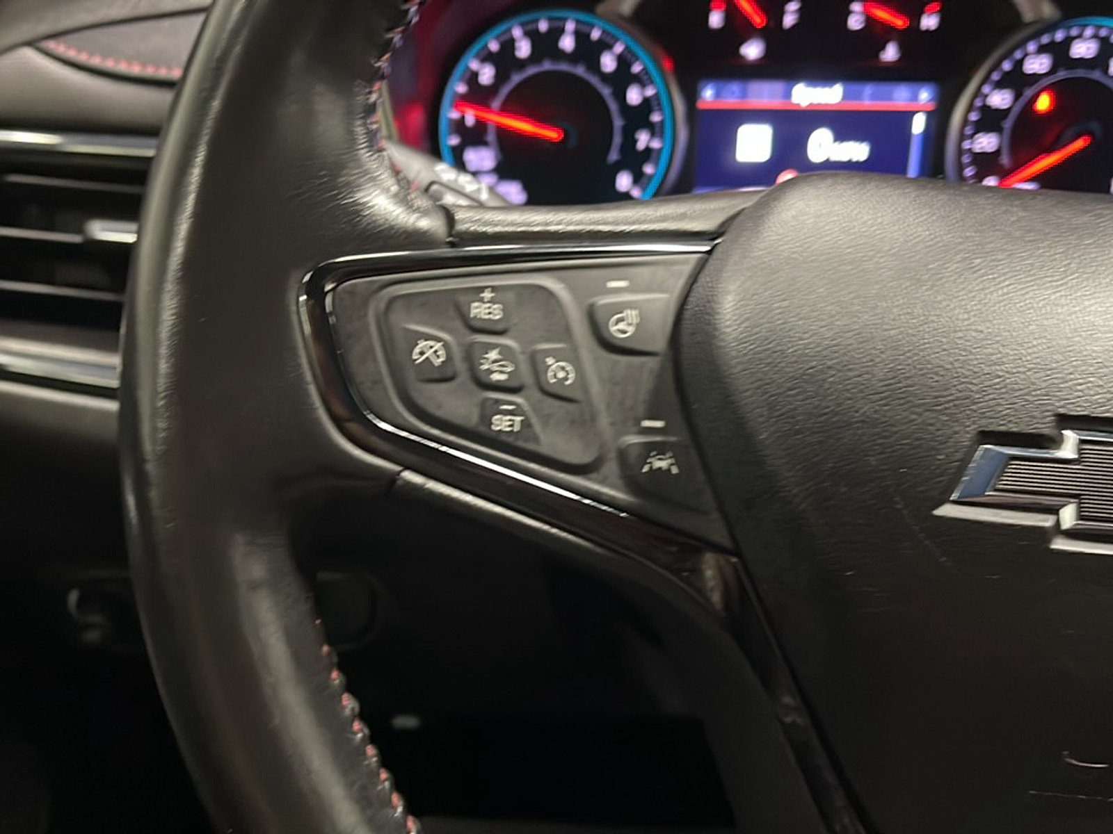 Used 2022 Chevrolet Equinox RS w/ RS Leather Package FWD image 6