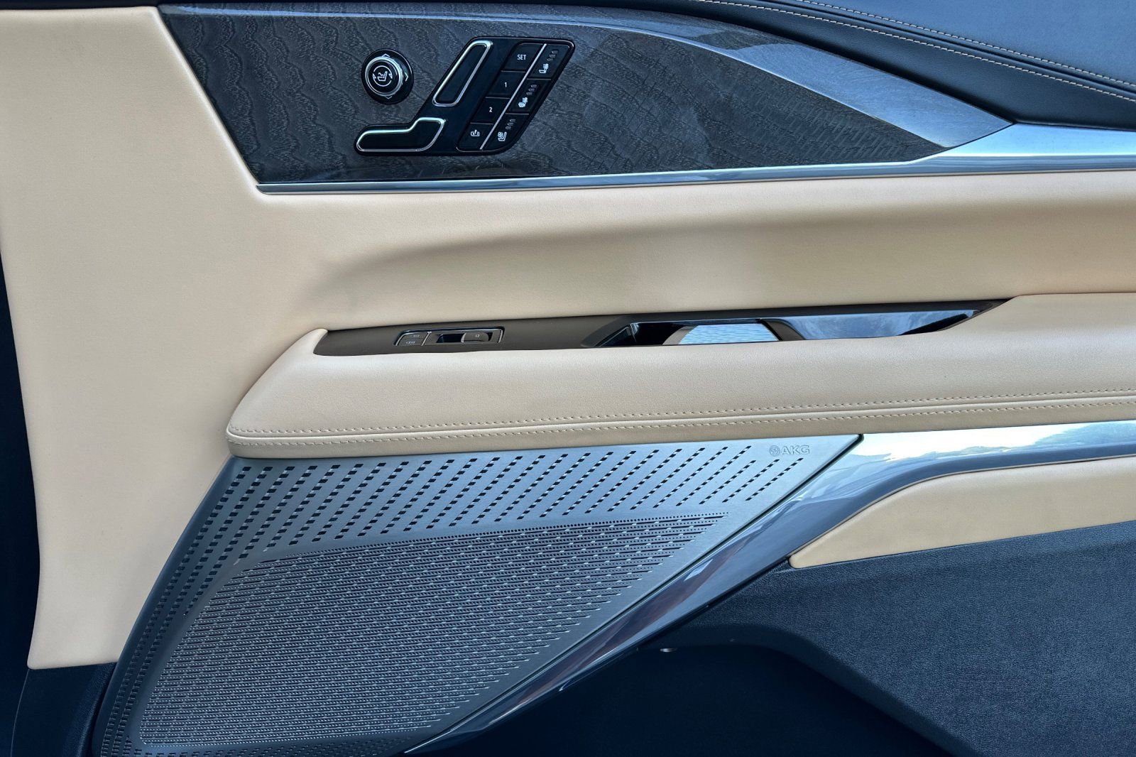 Used 2025 Cadillac Escalade IQ Sport 2 image 21