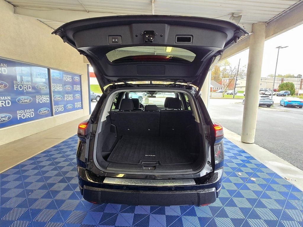 Used 2025 Nissan Rogue SV image 7