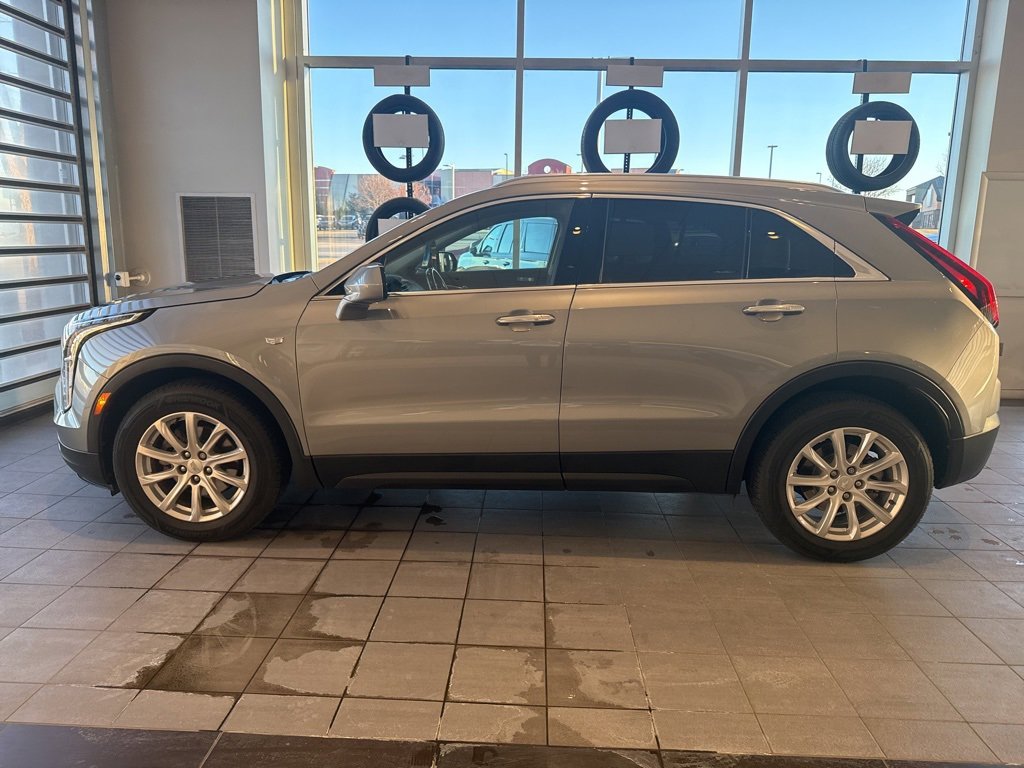 Used 2023 Cadillac XT4 Luxury w/ Cold Weather Package image 3