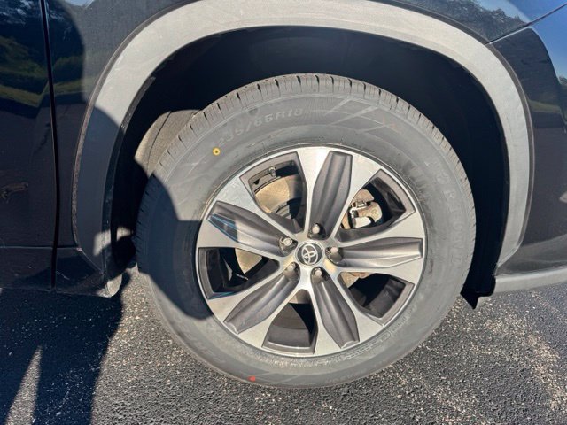 Used 2023 Toyota Highlander XLE FWD image 9