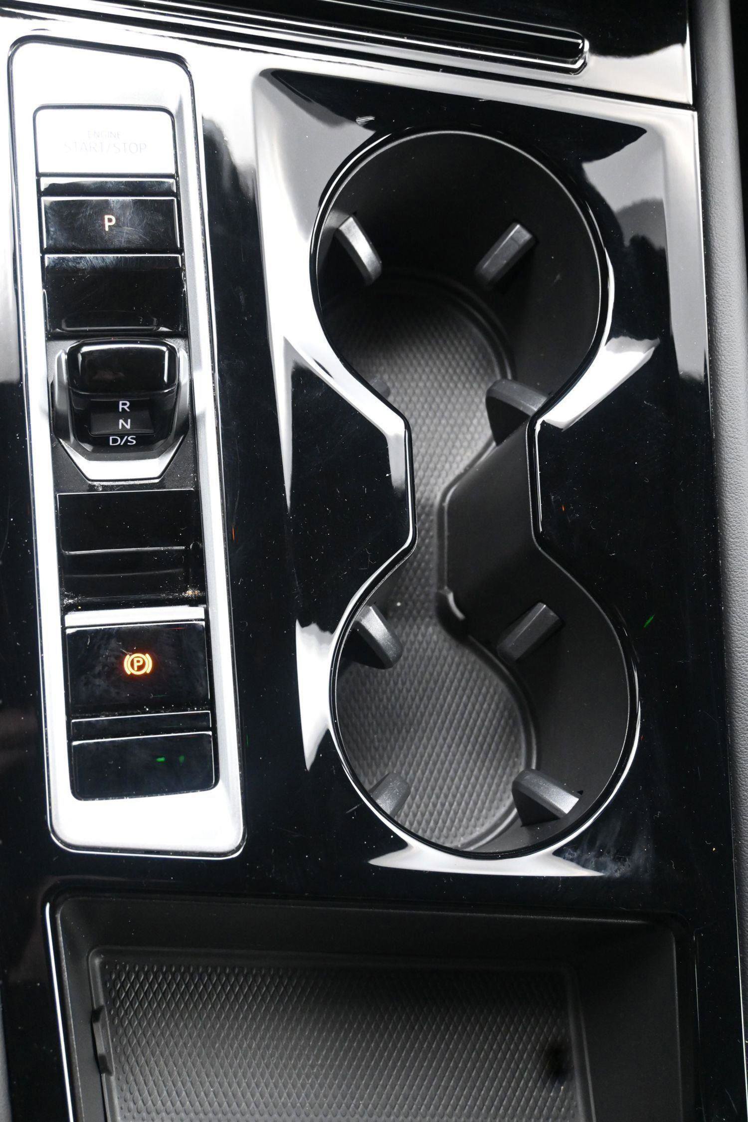 Used 2025 Volkswagen Atlas Cross Sport SE image 6