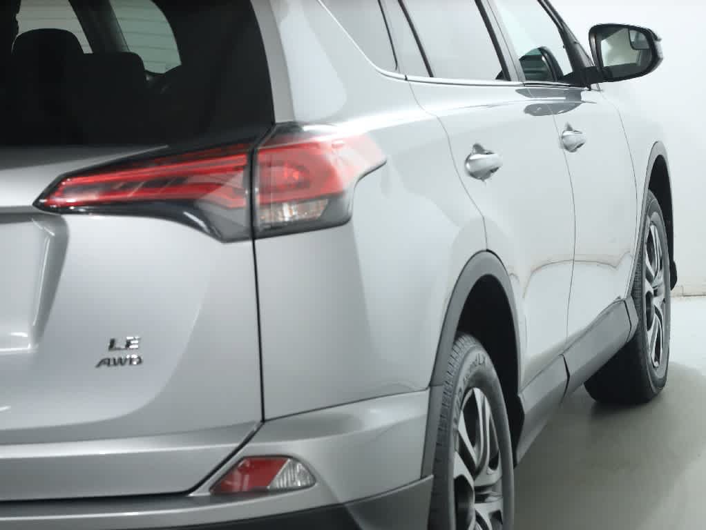Used 2018 Toyota RAV4 LE w/ All Weather Liner Package AWD/4WD image 44