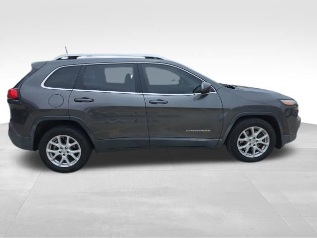 Used 2017 Jeep Cherokee Latitude FWD image 8