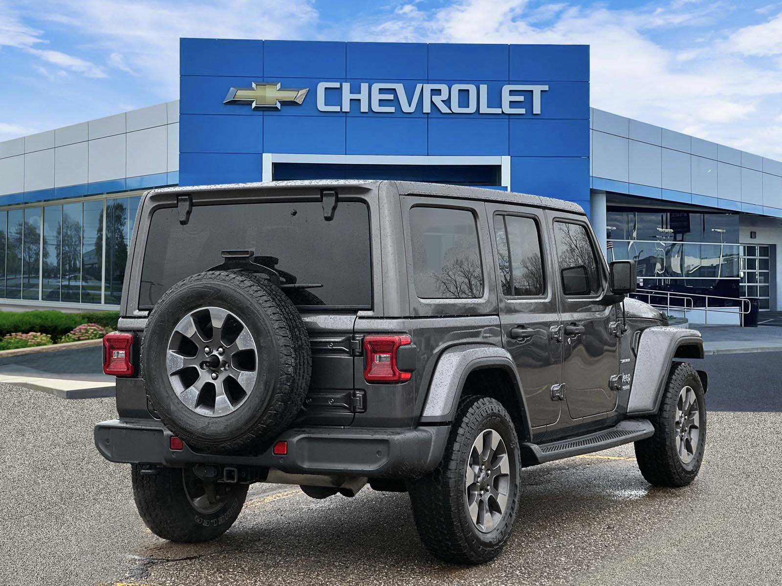 Used 2018 Jeep Wrangler Unlimited Sahara AWD/4WD image 4