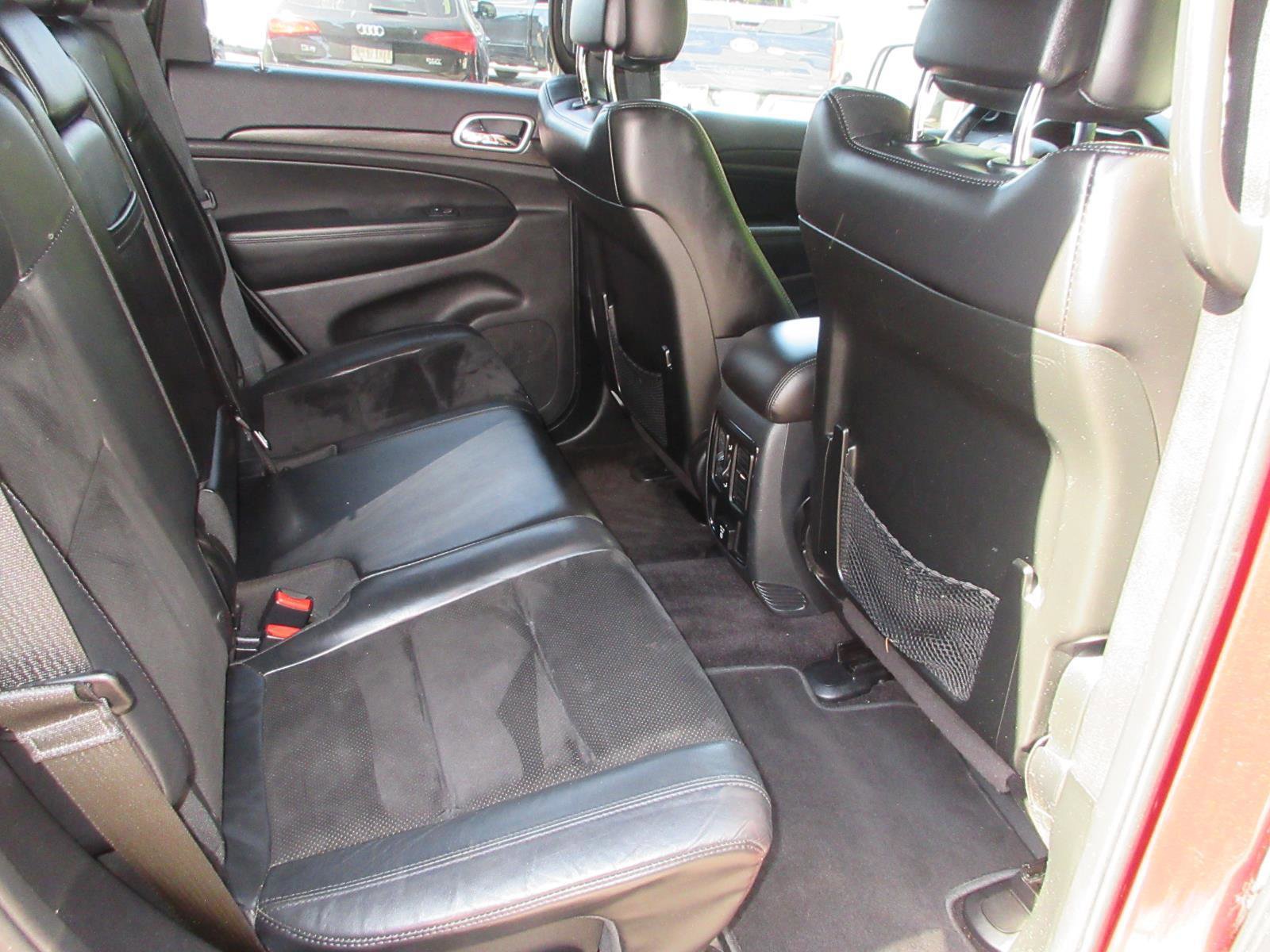 Used 2018 Jeep Grand Cherokee Laredo AWD/4WD image 18
