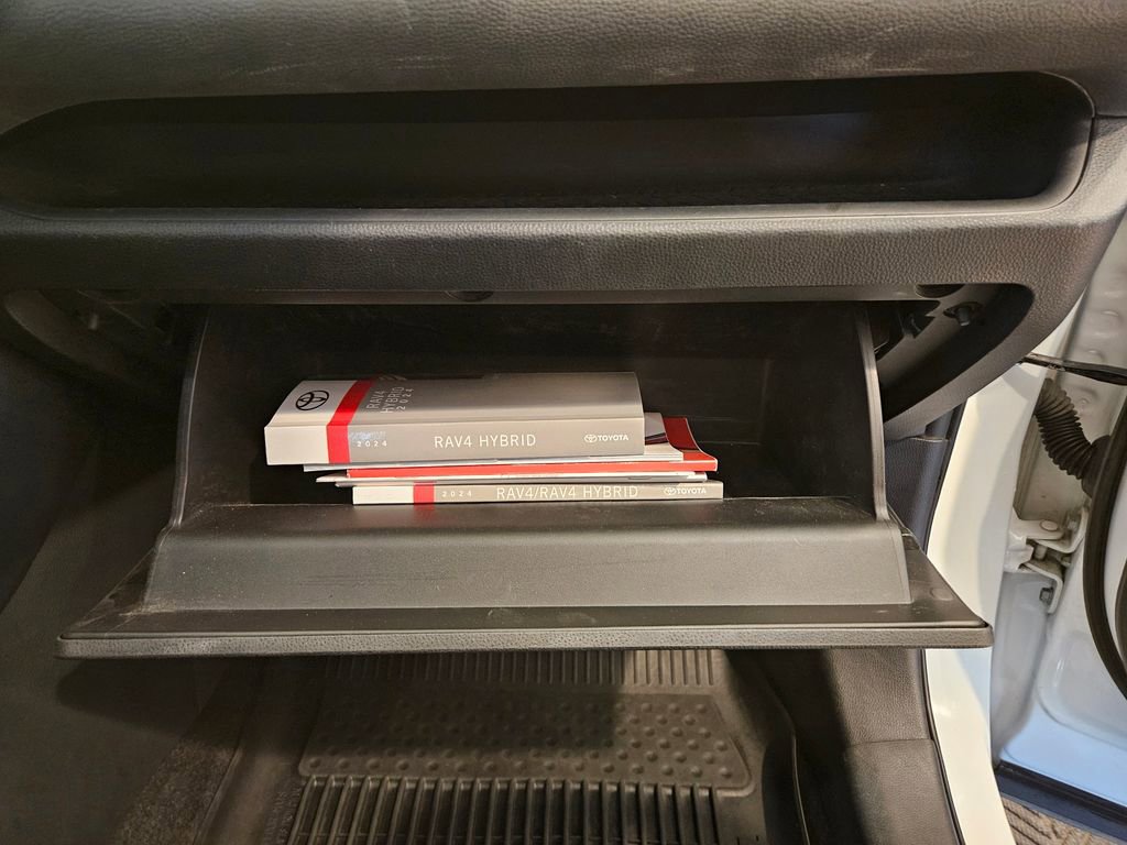 Used 2024 Toyota RAV4 LE image 30