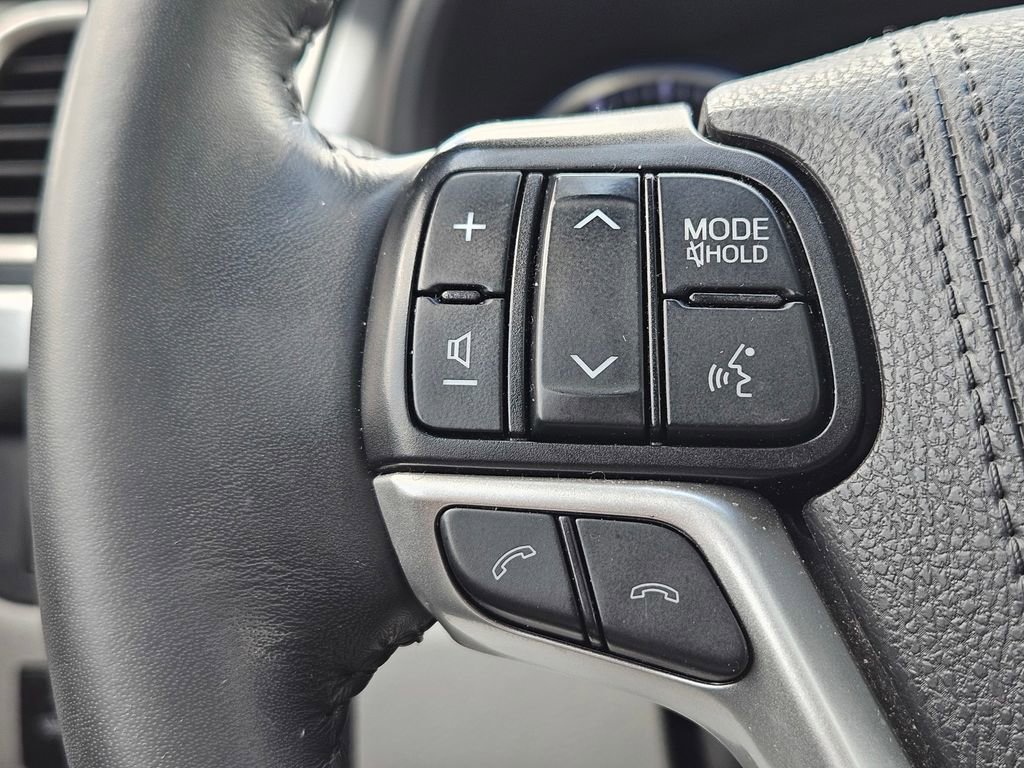Used 2019 Toyota Highlander XLE FWD image 27