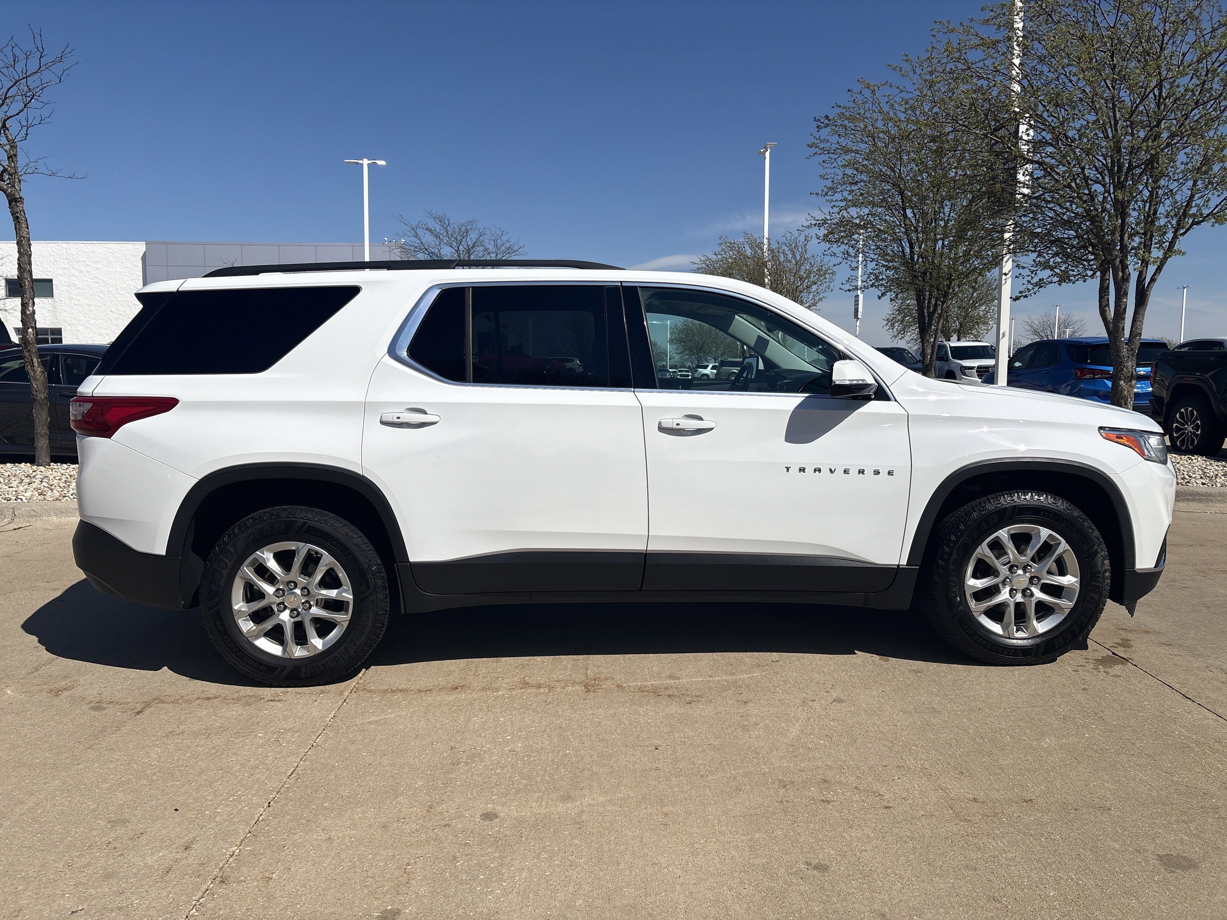 Used 2019 Chevrolet Traverse LT image 8