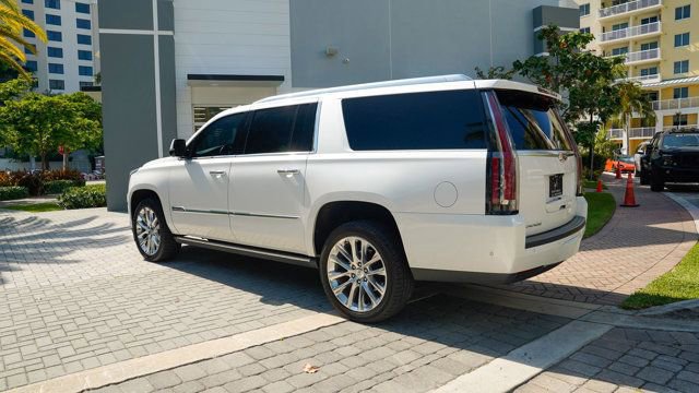 Used 2019 Cadillac Escalade ESV Premium Luxury image 17