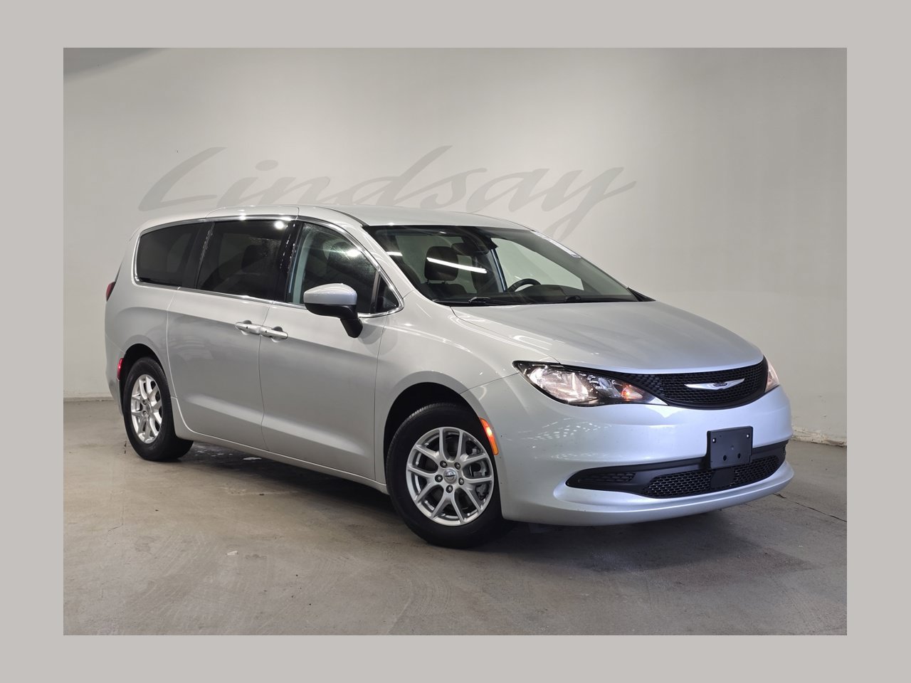 Used 2023 Chrysler Voyager LX FWD image 1