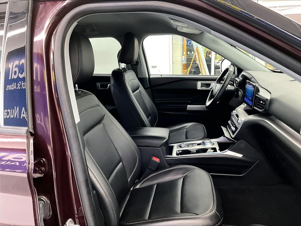 Used 2023 Ford Explorer XLT w/ Equipment Group 202A AWD/4WD image 11