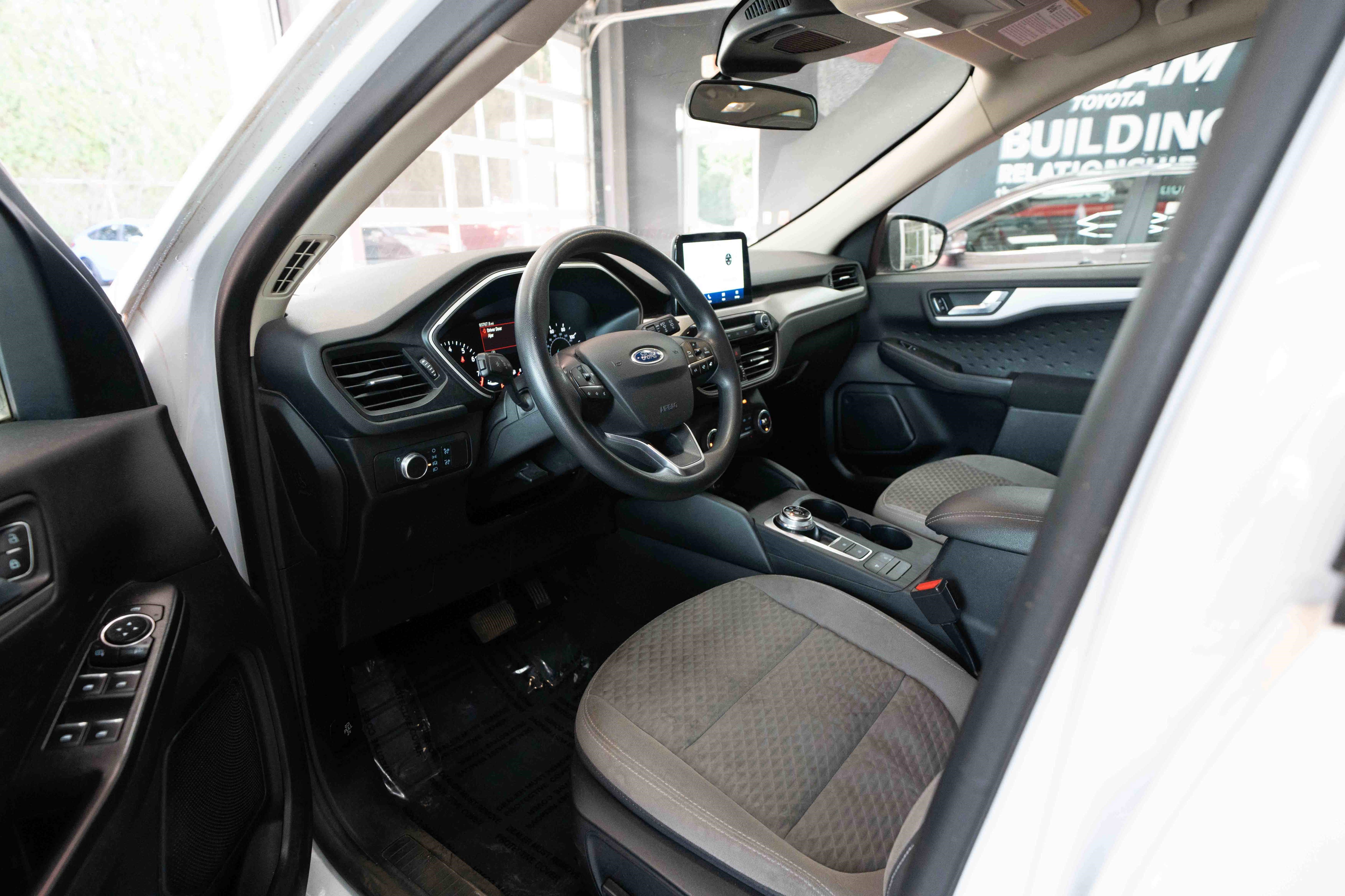 Used 2020 Ford Escape SE image 9