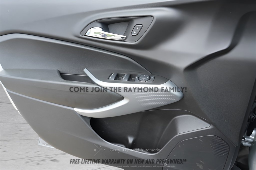 Used 2025 Chevrolet Trax LS w/ LS Convenience Package image 22