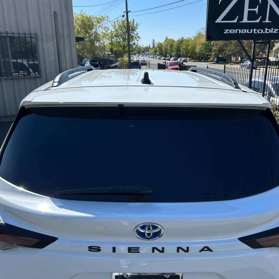 Used 2025 Toyota Sienna XLE w/ XLE Plus Package FWD image 22