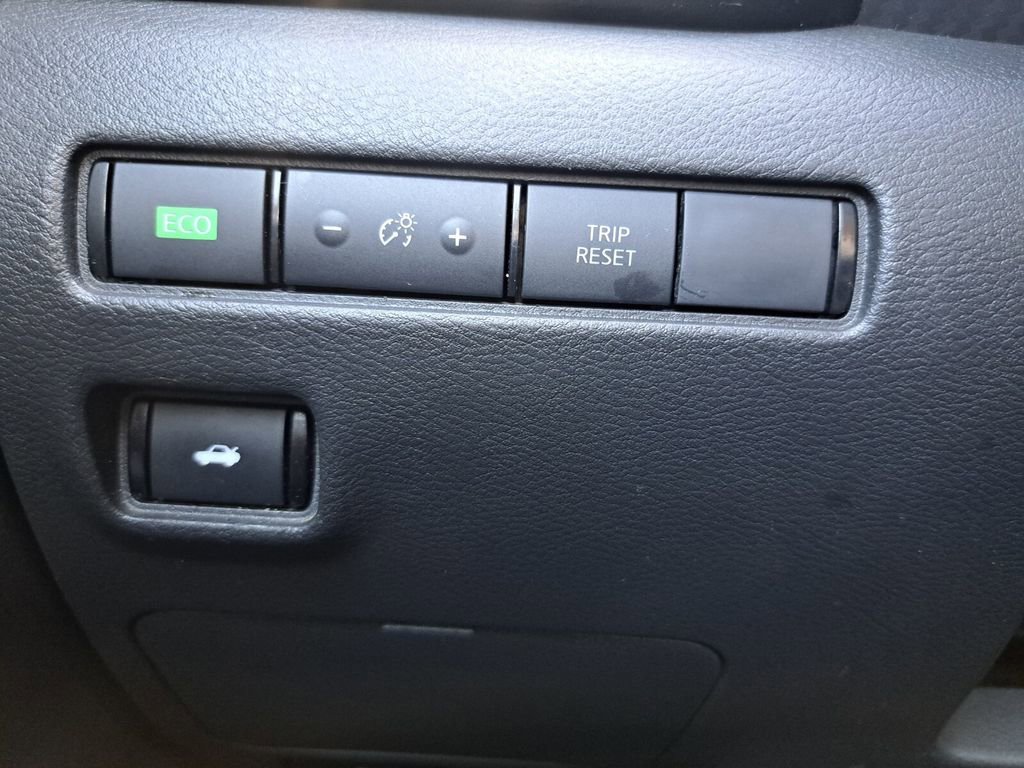 Used 2025 Nissan Sentra SV image 15