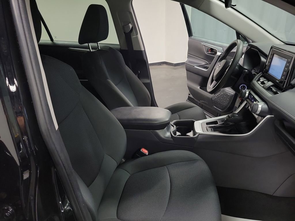 Used 2020 Toyota RAV4 LE image 22
