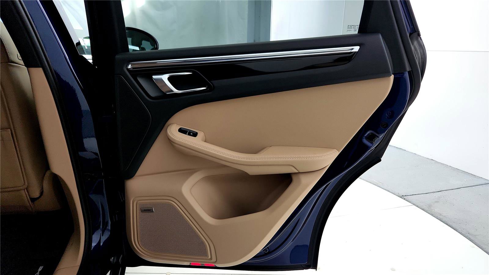 Used 2024 Porsche Macan Turbo image 18