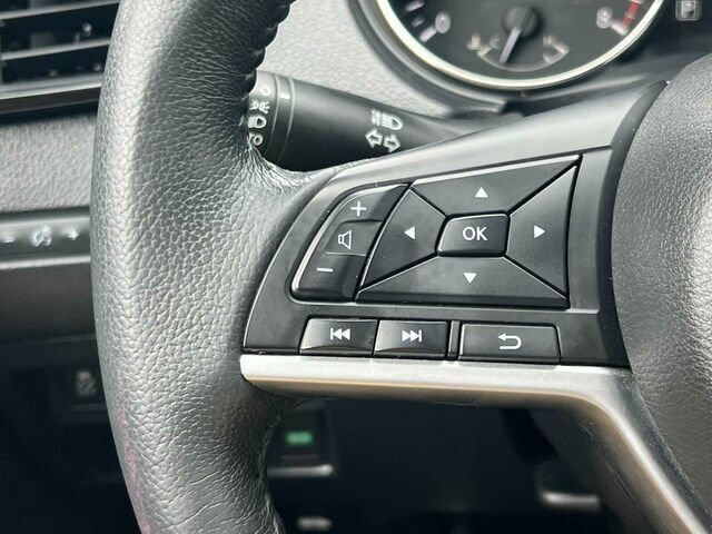 Used 2017 Nissan Rogue SV AWD/4WD image 28