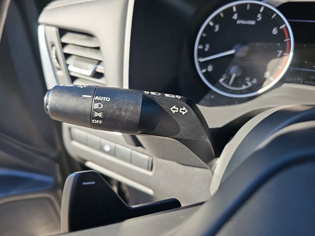 Used 2025 Nissan Rogue SV image 30