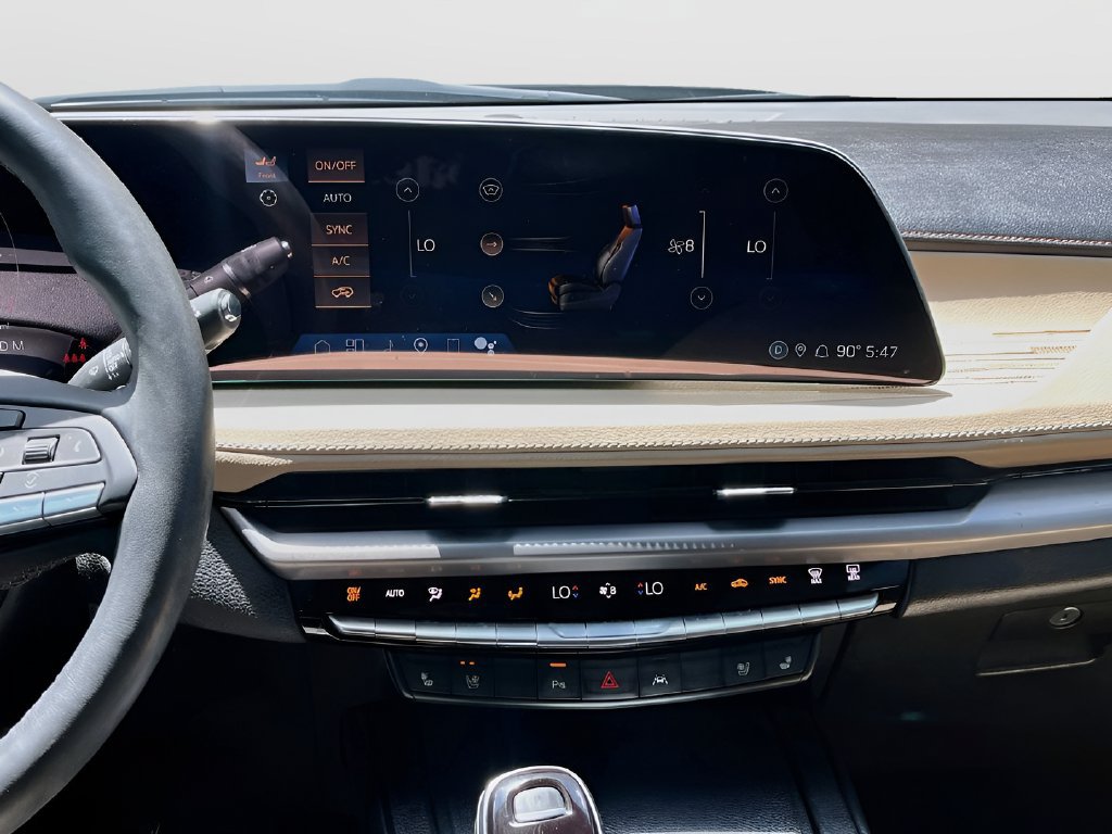 Used 2025 Cadillac XT4 Premium Luxury FWD image 15