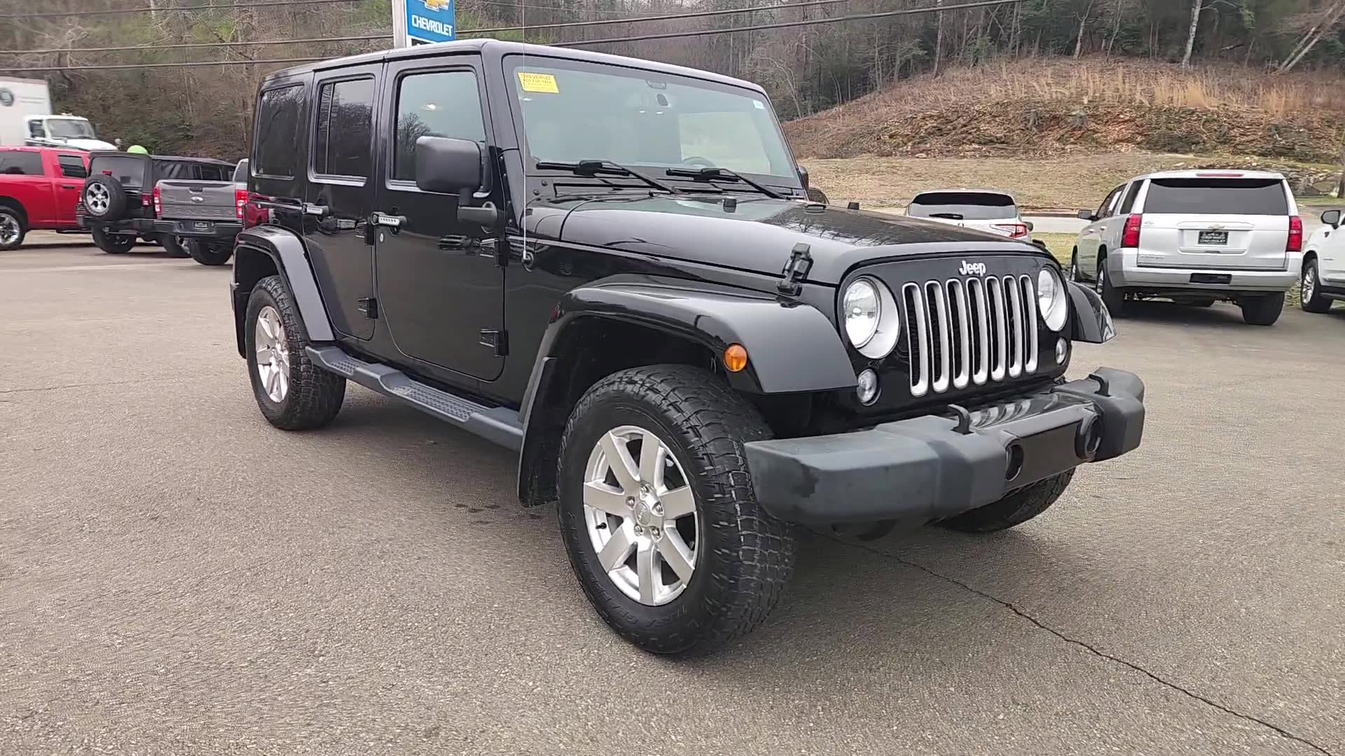 Used 2016 Jeep Wrangler Unlimited Sahara w/ Connectivity Group image 13