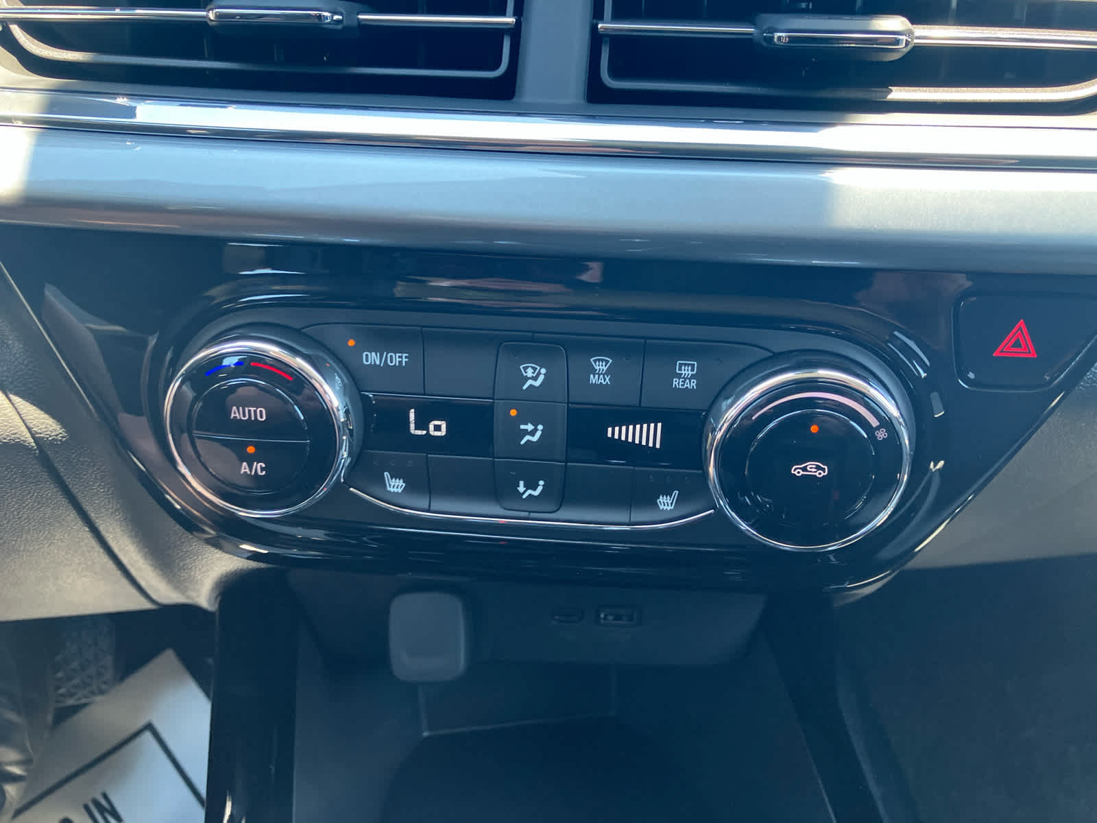 New 2026 Chevrolet Trax LT w/ LT Convenience Package FWD image 23