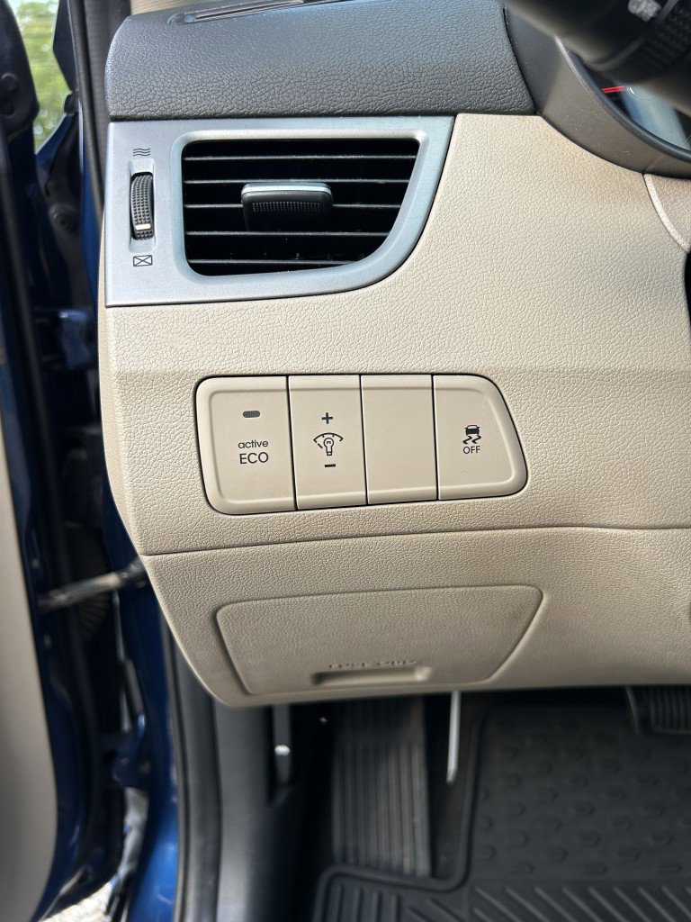 Used 2015 Hyundai Elantra Limited FWD image 17