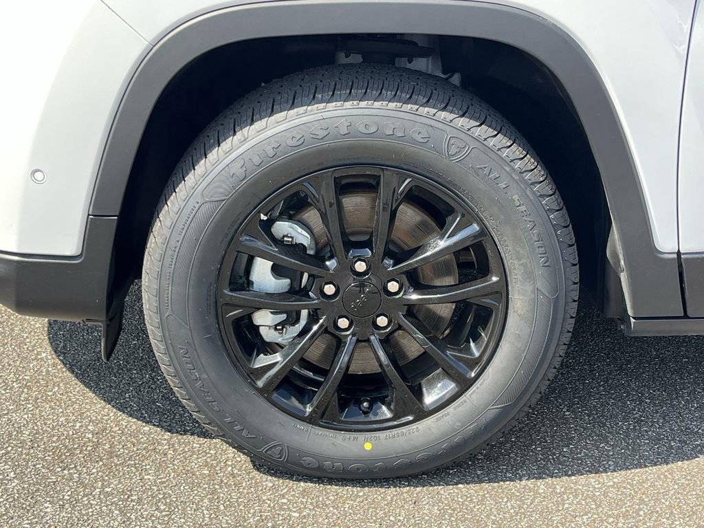 Used 2023 Jeep Cherokee Altitude Lux image 32