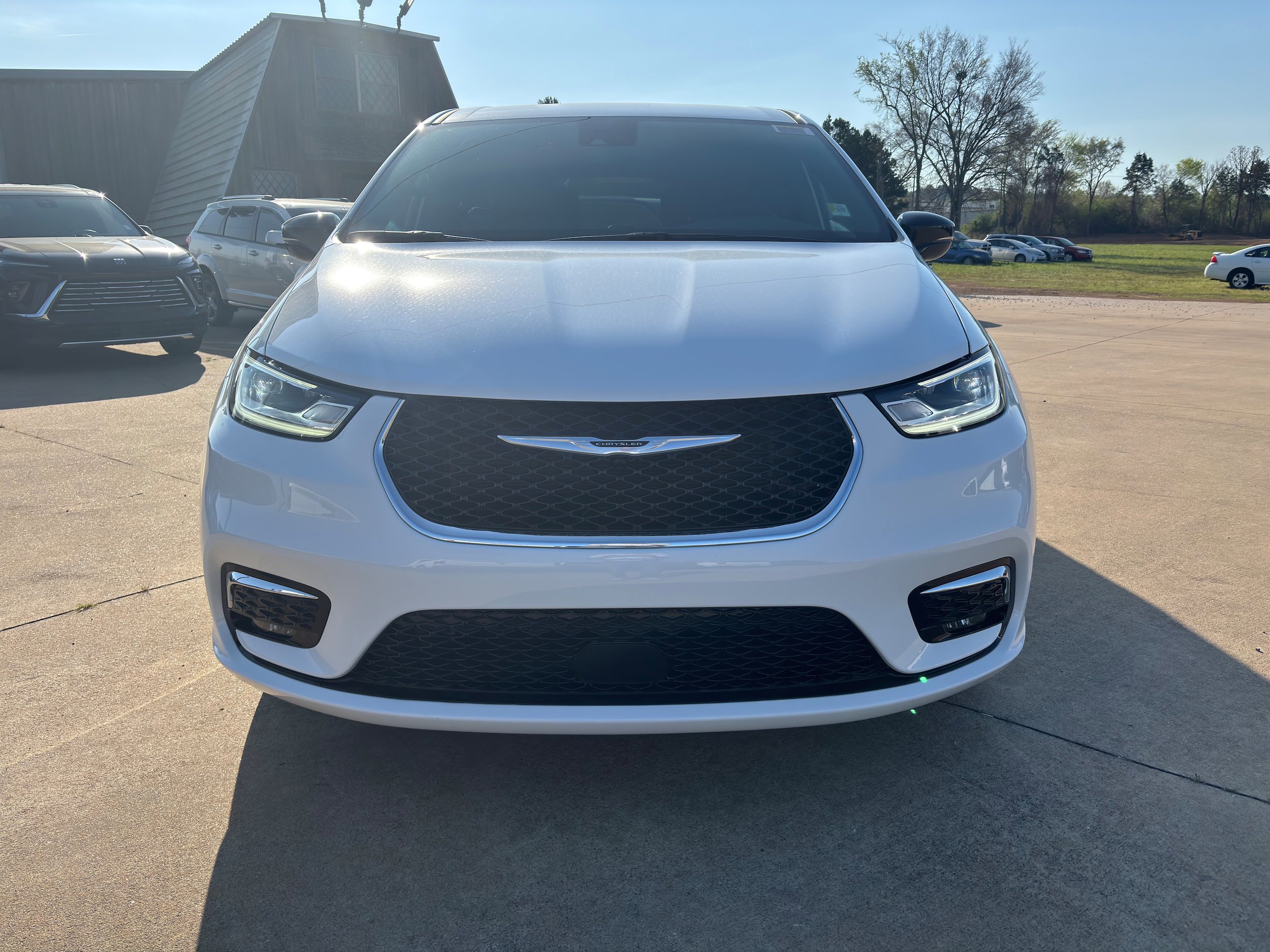 New 2026 Chrysler Pacifica Select image 2