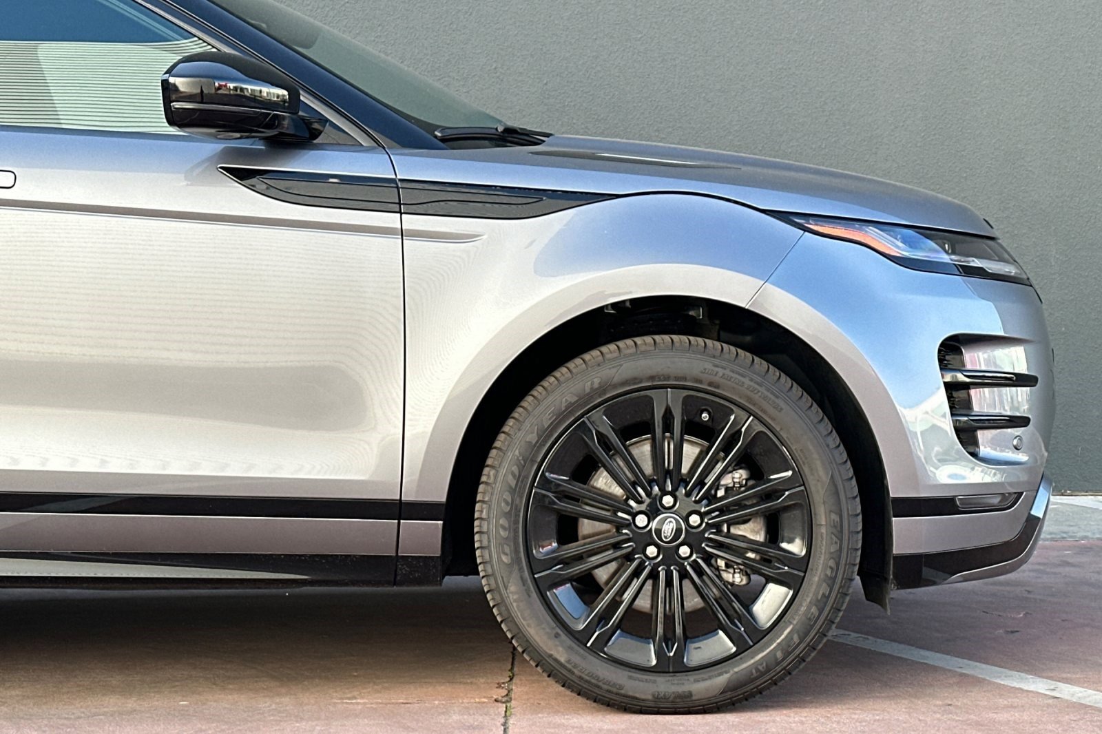 Certified 2024 Land Rover Range Rover Evoque Dynamic SE image 36